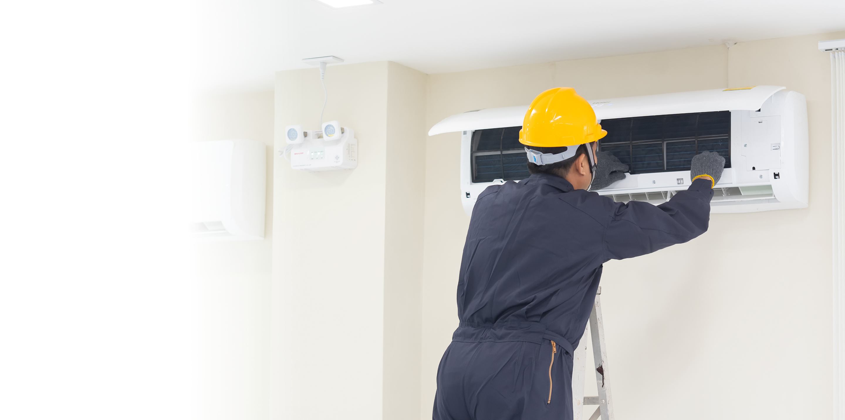 エアコン工事の様子